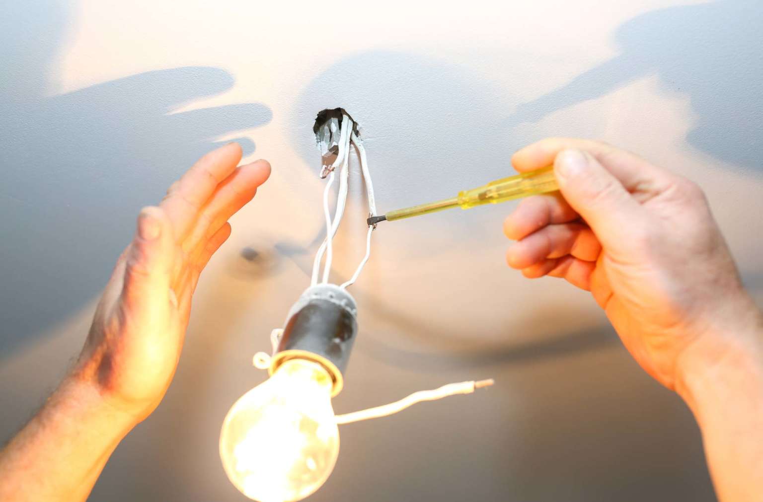Was kostet die Lampen Montage durch einen Elektriker?